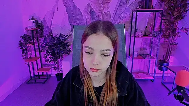 PamBeesly online show from March 23, 8:15 am