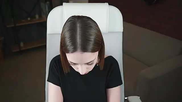 PamBeesly online show from September 24, 8:39 am