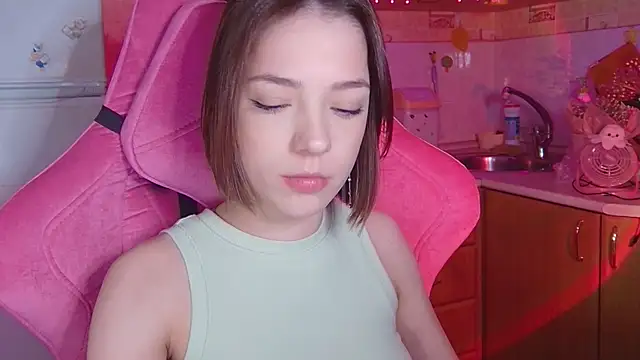 Snapshot of PamBeesly chatting on April 26, 6:27 pm PamBeesly online show from April 26, 6:27 pm