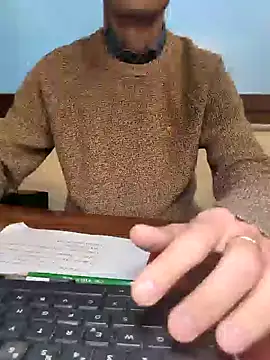 Snapshot of AvvocatoPorco chatting on October 20, 9:32 am AvvocatoPorco online show from October 20, 9:32 am