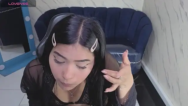 Paulette v online show from November 24, 1:11 pm