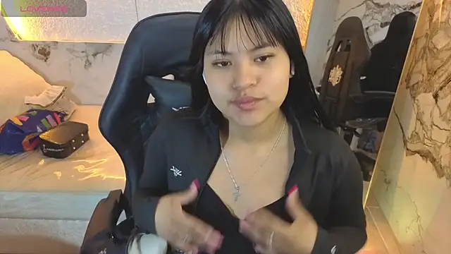 Paulette v online show from July 30, 1:10 pm