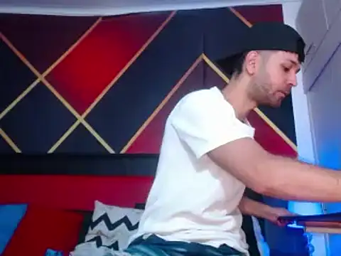 Snapshot of Cristian_white chatting on February 10, 3:10 pm Cristian white online show from February 10, 3:10 pm