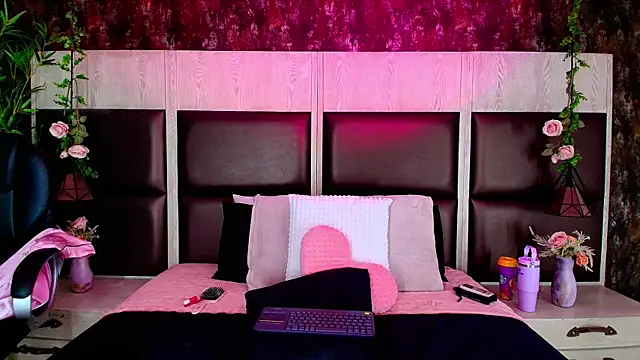 Snapshot of Bella_Smiith_ chatting on October 3, 12:46 pm Bella Smiith online show from October 3, 12:46 pm