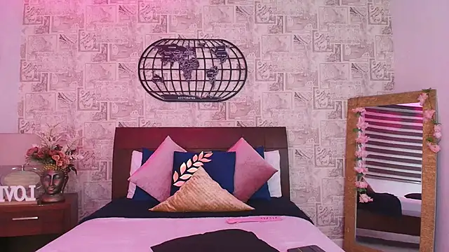 Snapshot of Bella_Smiith_ chatting on October 15, 12:49 pm Bella Smiith online show from October 15, 12:49 pm