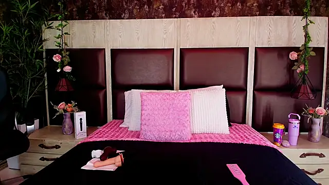 Snapshot of Bella_Smiith_ chatting on November 8, 12:27 pm Bella Smiith online show from November 8, 12:27 pm