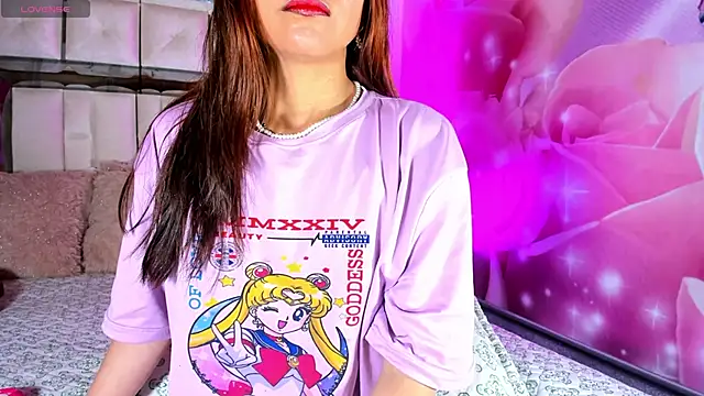 Snapshot of emili_clark chatting on October 14, 5:08 am emili clark online show from October 14, 5:08 am