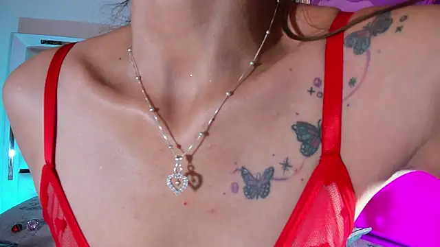 emili clark online show from February 12, 4:40 am