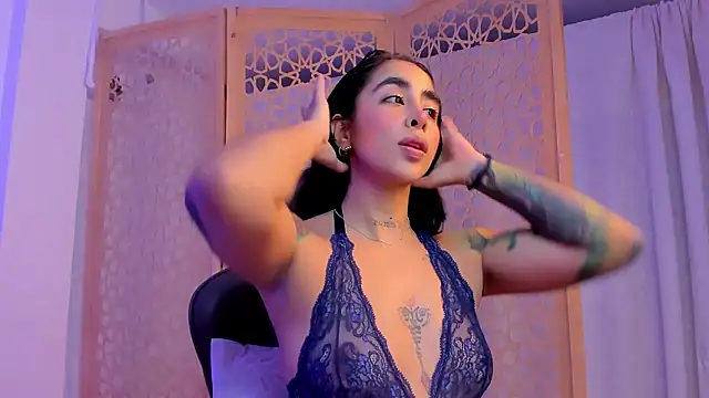 sophierooy22 online show from December 1, 4:51 pm