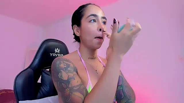 sophierooy22 online show from June 9, 1:45 pm