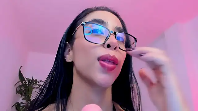 sophierooy22 online show from June 14, 3:19 am