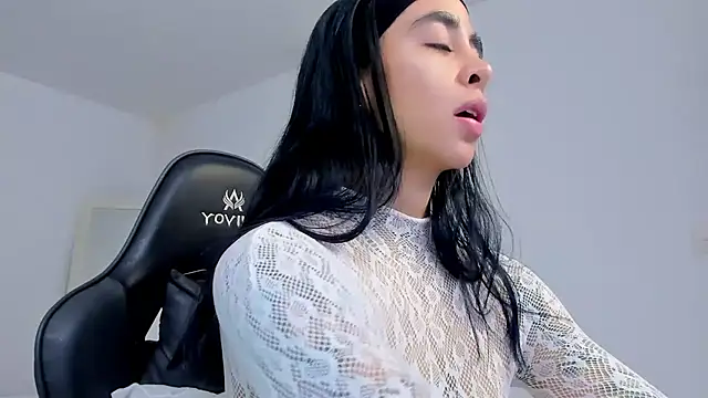 sophierooy22 online show from July 13, 11:07 pm