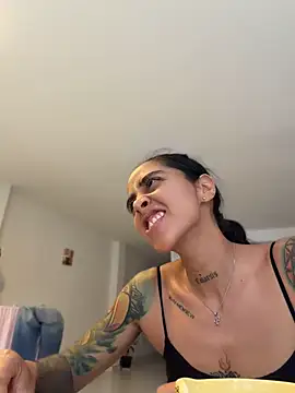 sophierooy22 online show from July 26, 9:43 pm