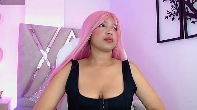 Sophia waalker  1 online show from January 19, 11:45 am