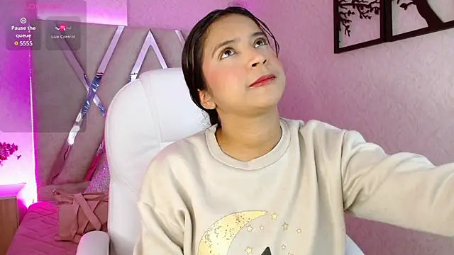 Sophia waalker  1 online show from January 24, 11:26 am