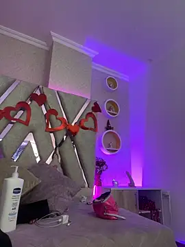 Sophia waalker  1 online show from February 27, 5:47 pm