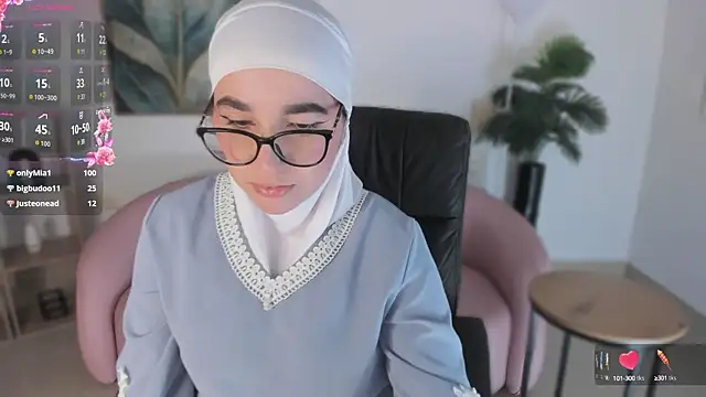 Ayha khalaf online show from September 18, 1:18 am