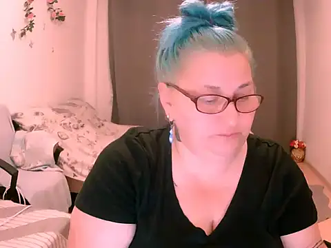 mayamayx online show from July 10, 8:00 pm