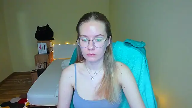 EmilyPaw online show from February 15, 2:37 am