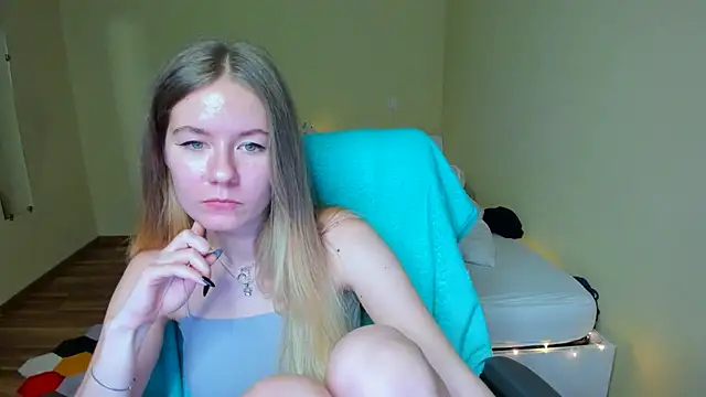 EmilyPaw online show from February 18, 10:16 am