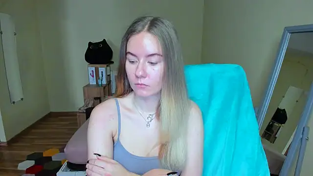 EmilyPaw online show from February 26, 6:37 am