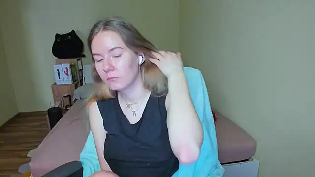 EmilyPaw online show from March 15, 7:20 am