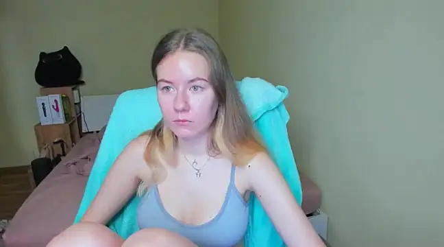 EmilyPaw online show from March 16, 7:37 am