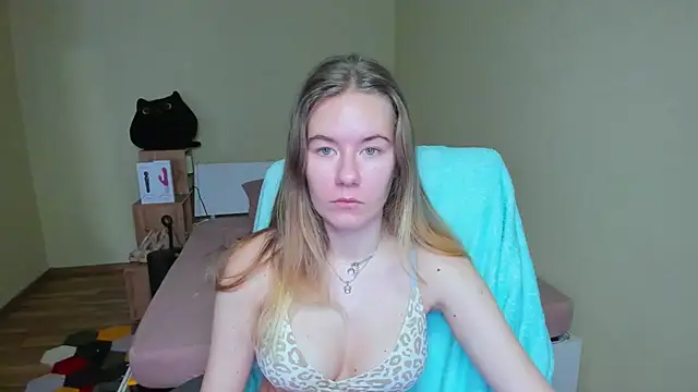 EmilyPaw online show from March 19, 9:28 am