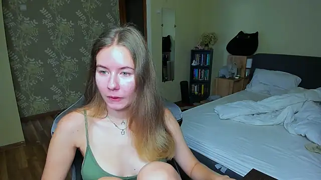 EmilyPaw online show from October 4, 9:07 am