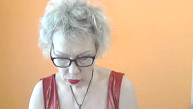 NessyJenixs online show from June 7, 7:01 am