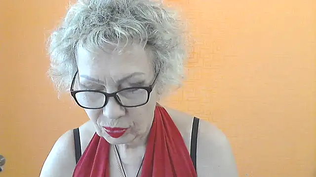 NessyJenixs online show from June 18, 7:30 am