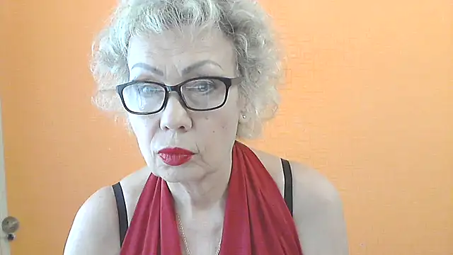 NessyJenixs online show from June 21, 7:00 am