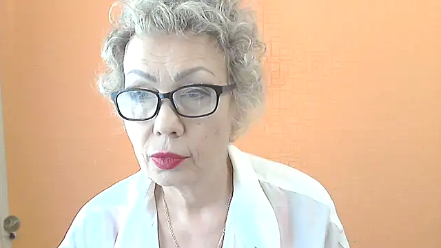 NessyJenixs online show from July 11, 7:11 am