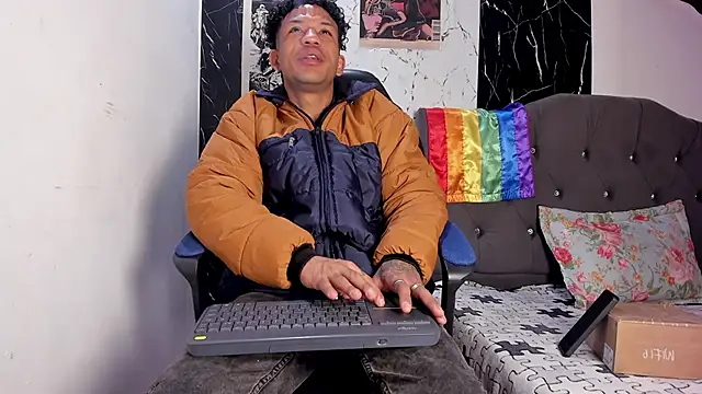 Snapshot of carlos_alber12 chatting on September 22, 1:02 pm carlos alber12 online show from September 22, 1:02 pm