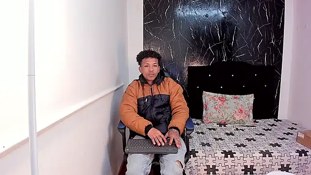 Snapshot of carlos_alber12 chatting on October 4, 12:47 pm carlos alber12 online show from October 4, 12:47 pm