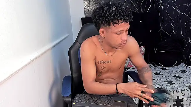 Snapshot of carlos_alber12 chatting on October 7, 12:57 pm carlos alber12 online show from October 7, 12:57 pm