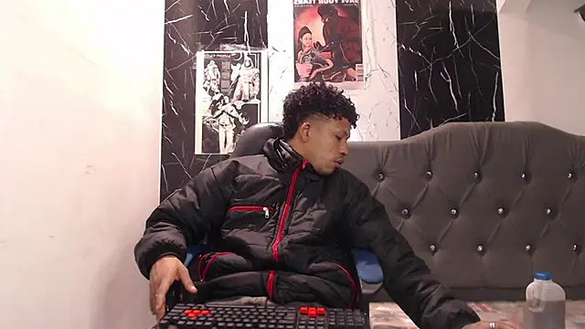 Snapshot of carlos_alber12 chatting on October 17, 12:52 pm carlos alber12 online show from October 17, 12:52 pm