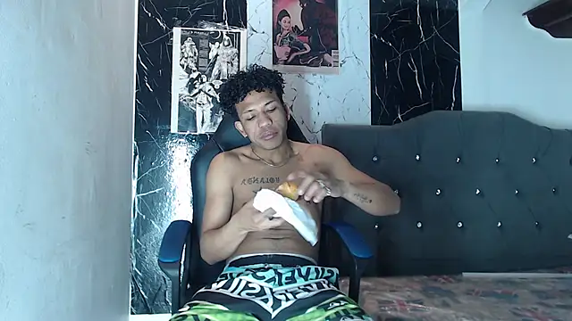 Snapshot of carlos_alber12 chatting on October 28, 12:30 pm carlos alber12 online show from October 28, 12:30 pm