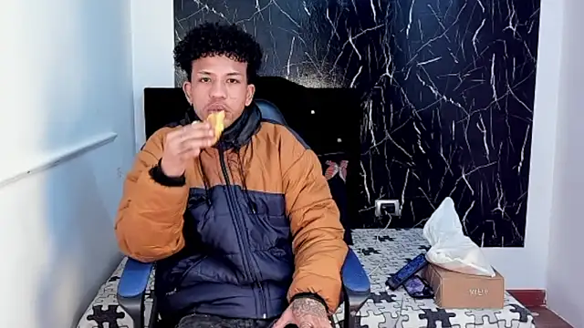 Snapshot of carlos_alber12 chatting on October 31, 12:39 pm carlos alber12 online show from October 31, 12:39 pm