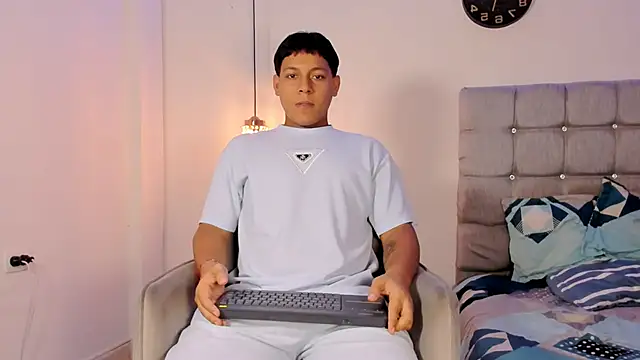 Tylerdrdn online show from November 9, 6:12 am