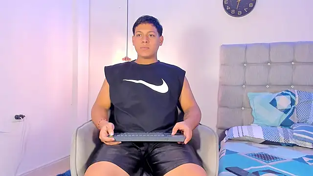 Tylerdrdn online show from November 12, 5:19 am