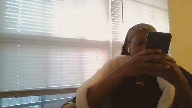 Snapshot of theprettysoles chatting on February 26, 11:15 pm theprettysoles online show from February 26, 11:15 pm