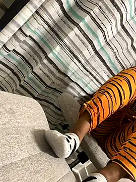 Snapshot of theprettysoles chatting on November 1, 7:10 am theprettysoles online show from November 1, 7:10 am