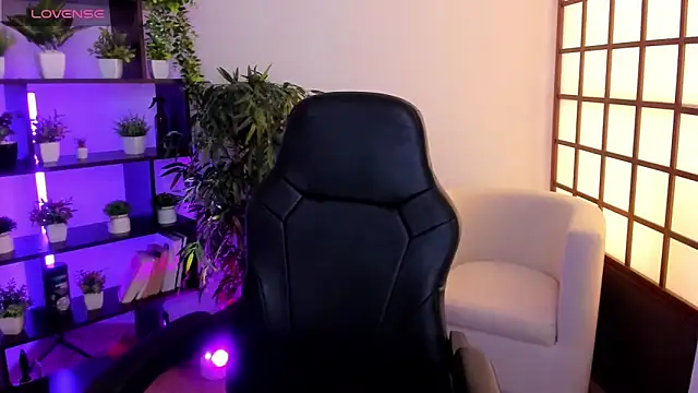 Snapshot of KristineBeauty chatting on January 9, 8:39 am KristineBeauty online show from January 9, 8:39 am