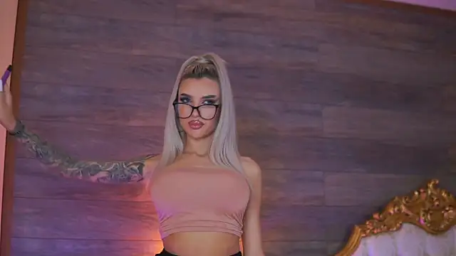 Juicy Jessye online show from October 18, 8:20 pm