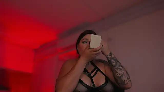 bonnieAn online show from November 15, 11:18 am