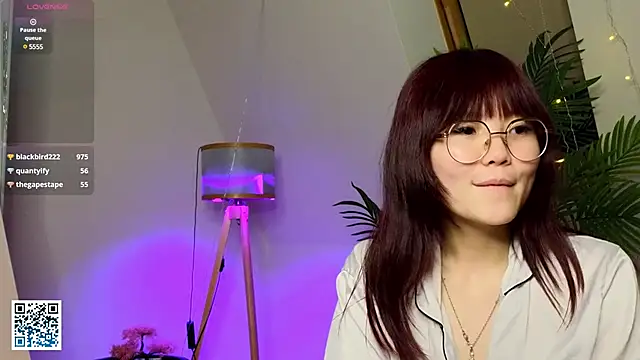 SilverAmos online show from February 21, 4:26 pm