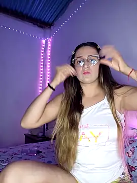 Snapshot of MyAlexaStar chatting on February 3, 1:04 am MyAlexaStar online show from February 3, 1:04 am