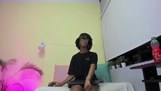 nahomy james25 online show from May 13, 12:19 am