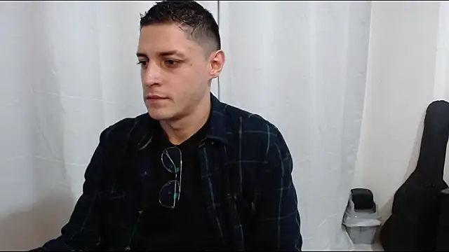 Snapshot of Frank_Millers chatting on June 2, 6:26 am Frank Millers online show from June 2, 6:26 am